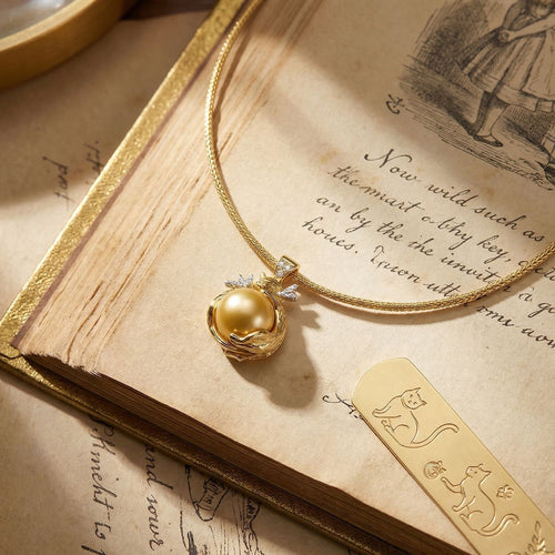 Bow Round Pendant Necklace